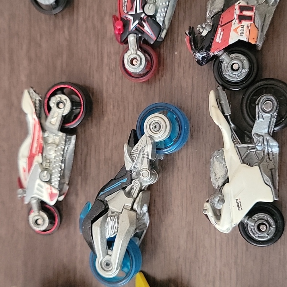 Miniature Motorcycles Set - Multicolor - Picture 9 of 12